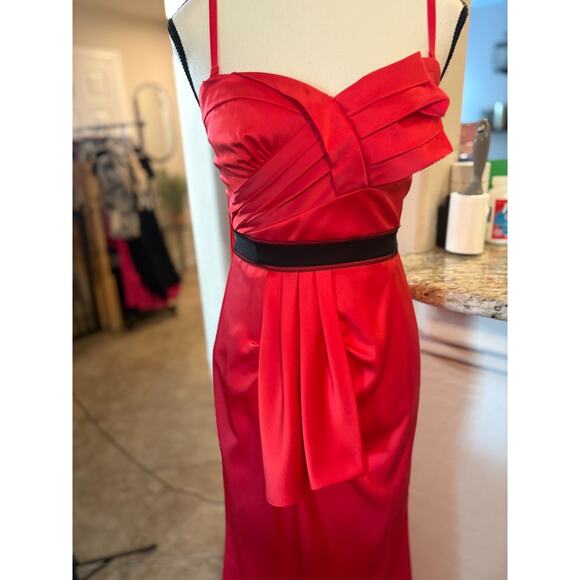 BCBG MAX AZRIA Red Silk Full Length Strapless Train Dress Gown Size 2 - Picture 6 of 7